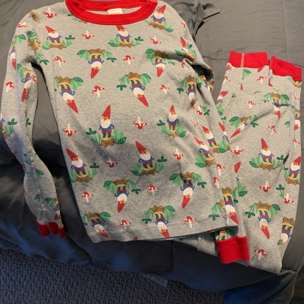 Hanna Andersson Gnome Print Pajama Set - Gray and Red size 12